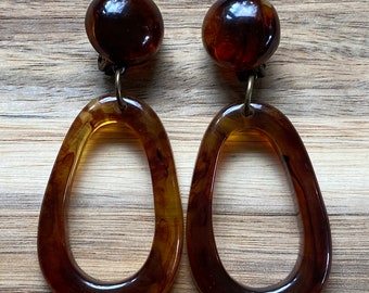 Dangling neutral hoop clip on earrings, brown tortoiseshell