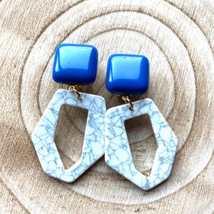 Dangling Faux Turquoise Hoop Clip On Earrings: Modern Geometric Design