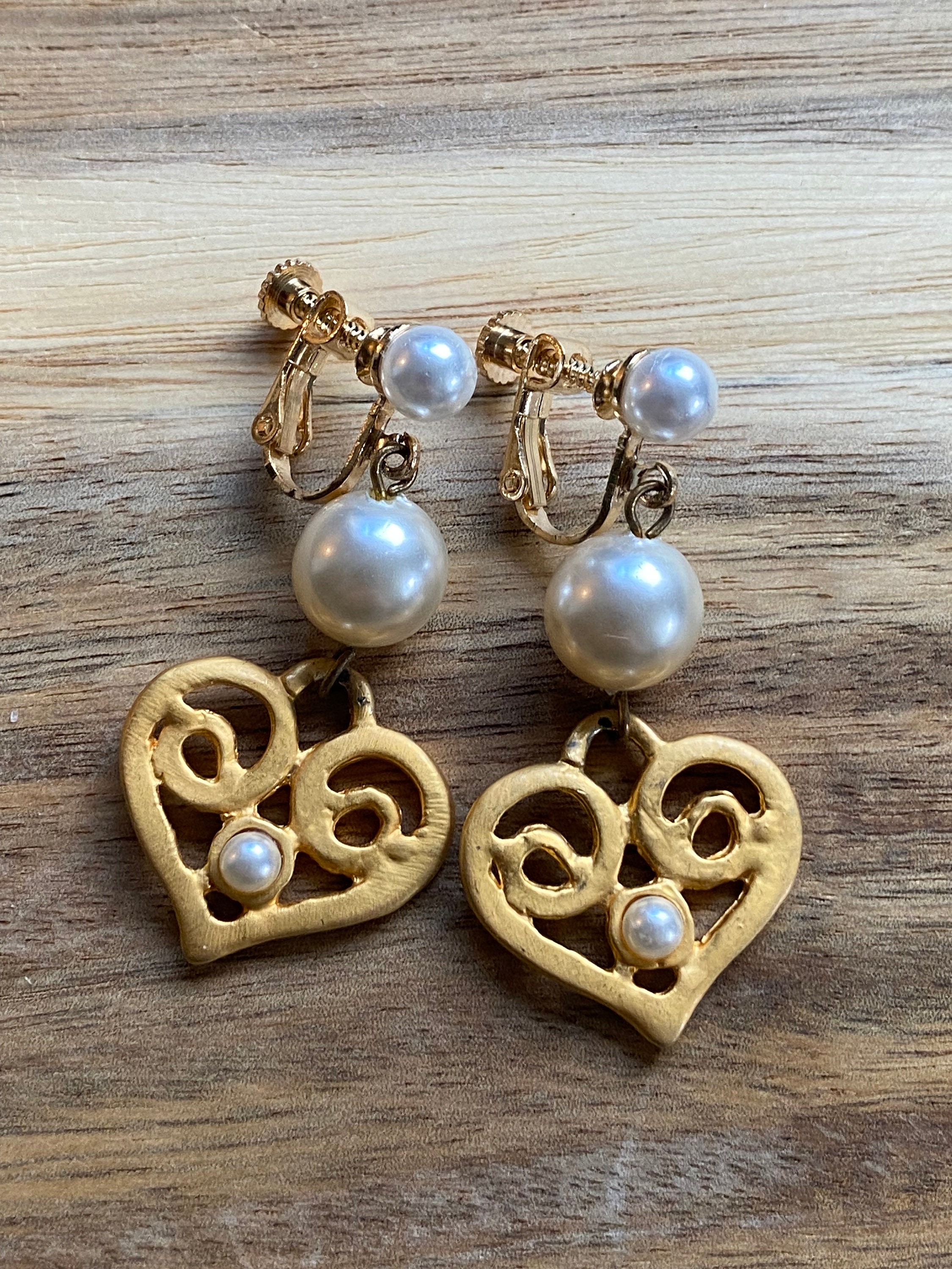 Vintage clip on faux pearl heart-shaped earrings, dangling gold and pearl  hinged screwback earrings