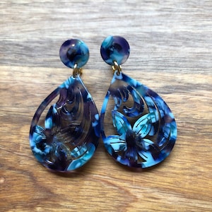 Blue Teardrop or round dangle clip on earrings | carved blue acetate | modern clip on (screw on| no pierce)