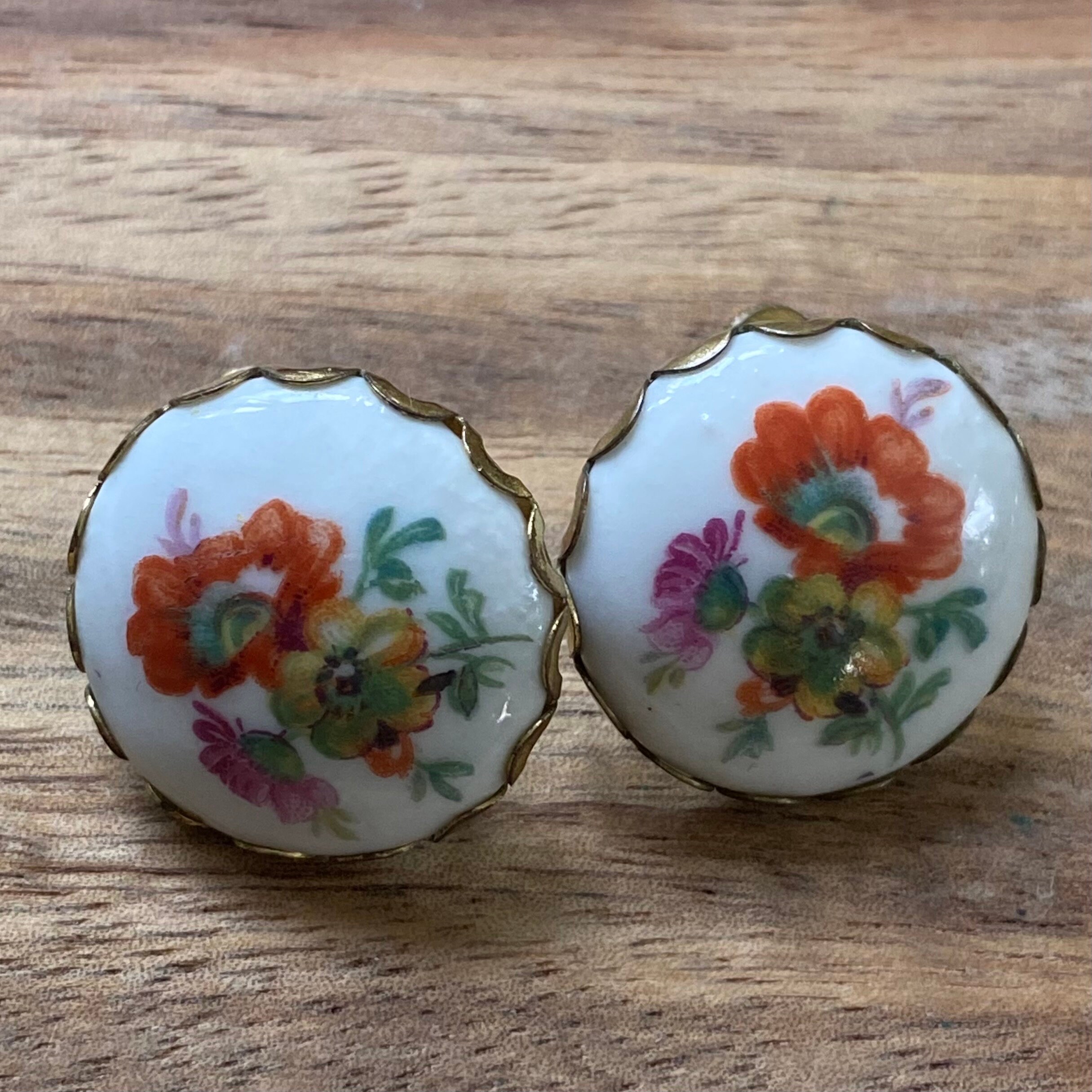 Boucle d oreille clip fleur doré tendance 2025