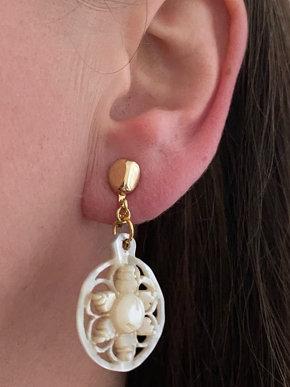 vintage dangling mother-of-pearl screw on earring… - image 4