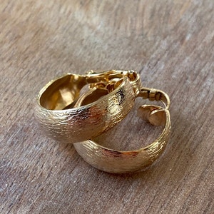 Unworn Vintage brushed gold or silver clip on hoop earrings (deadstock) | clip on hoop earrings