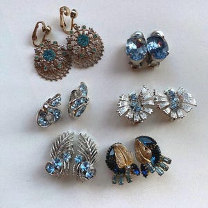 1 Paar vintage Ohrclips mit blauen Strasssteinen