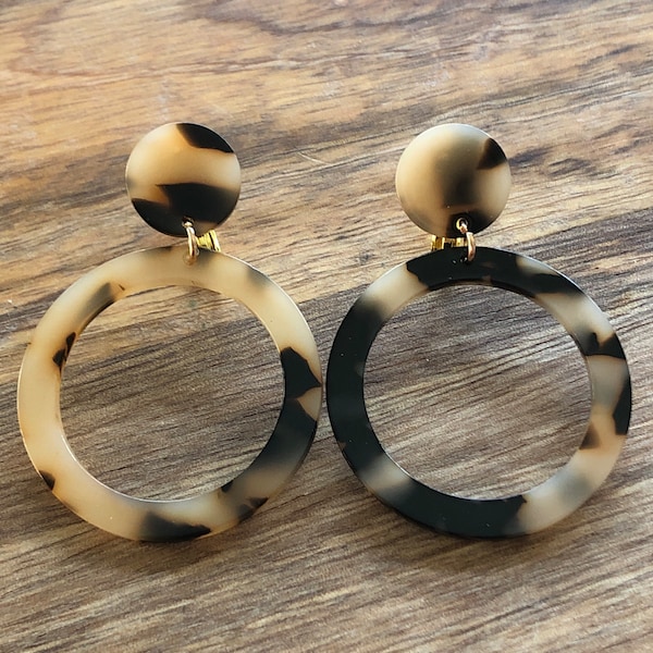 Dangling acetate tortoiseshell hoop clip on earrings