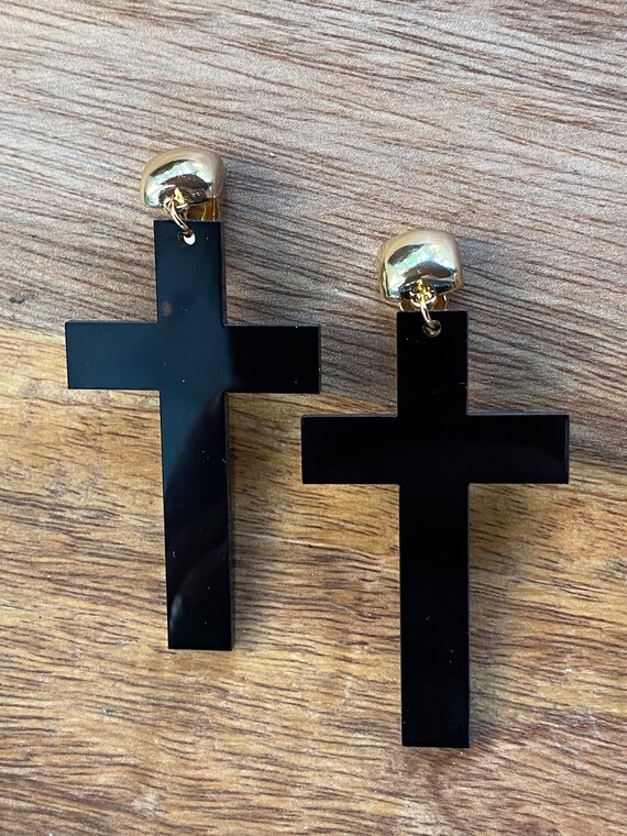 Black cross clip on earrings outlet