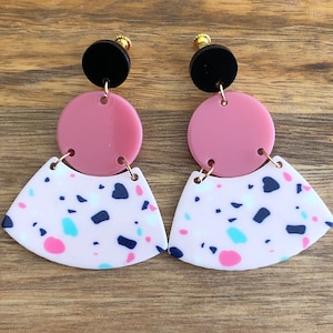 Trendy dangling plastic 80s style clip on earrings