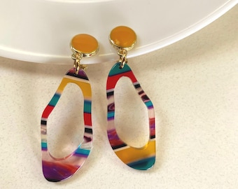 Dangling irregular plastic dangling hoop clip on earrings