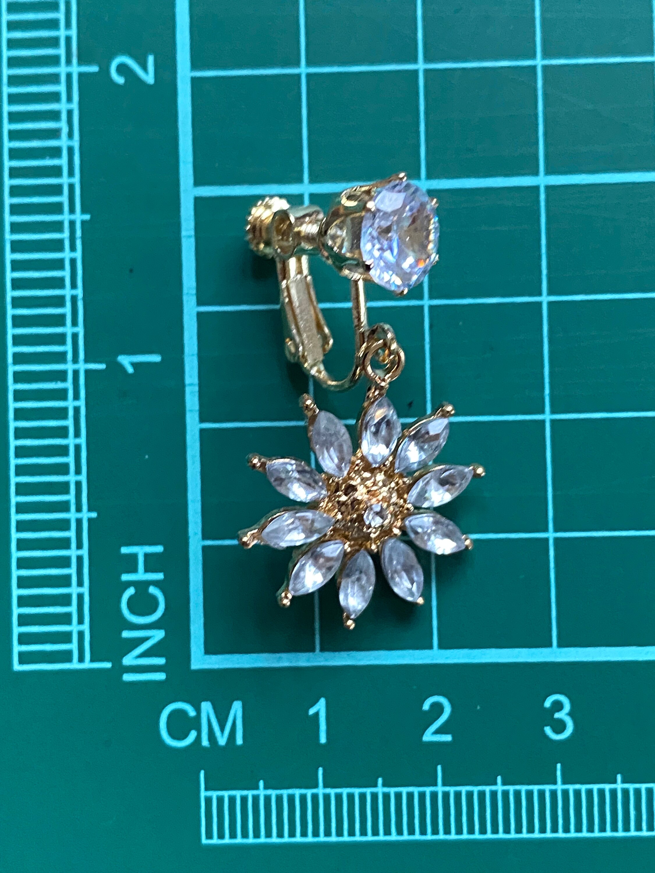 Dangling Rhinestone Daisy Screwback Earrings (no Piercing | Clip On) - Etsy