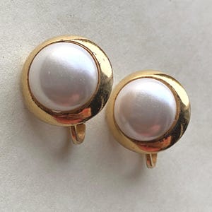 Vintage clip on faux pearl  earrings.