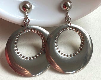 Dangling clip on hoop earrings with hinged screwback closures (gold/silver)