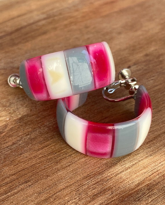 Vintage pink white and grey plastic clip on hoop … - image 1