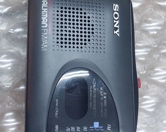 Sony Walkman Cassette Player/recorder FM/AM Radio WM-GX302 W / Box