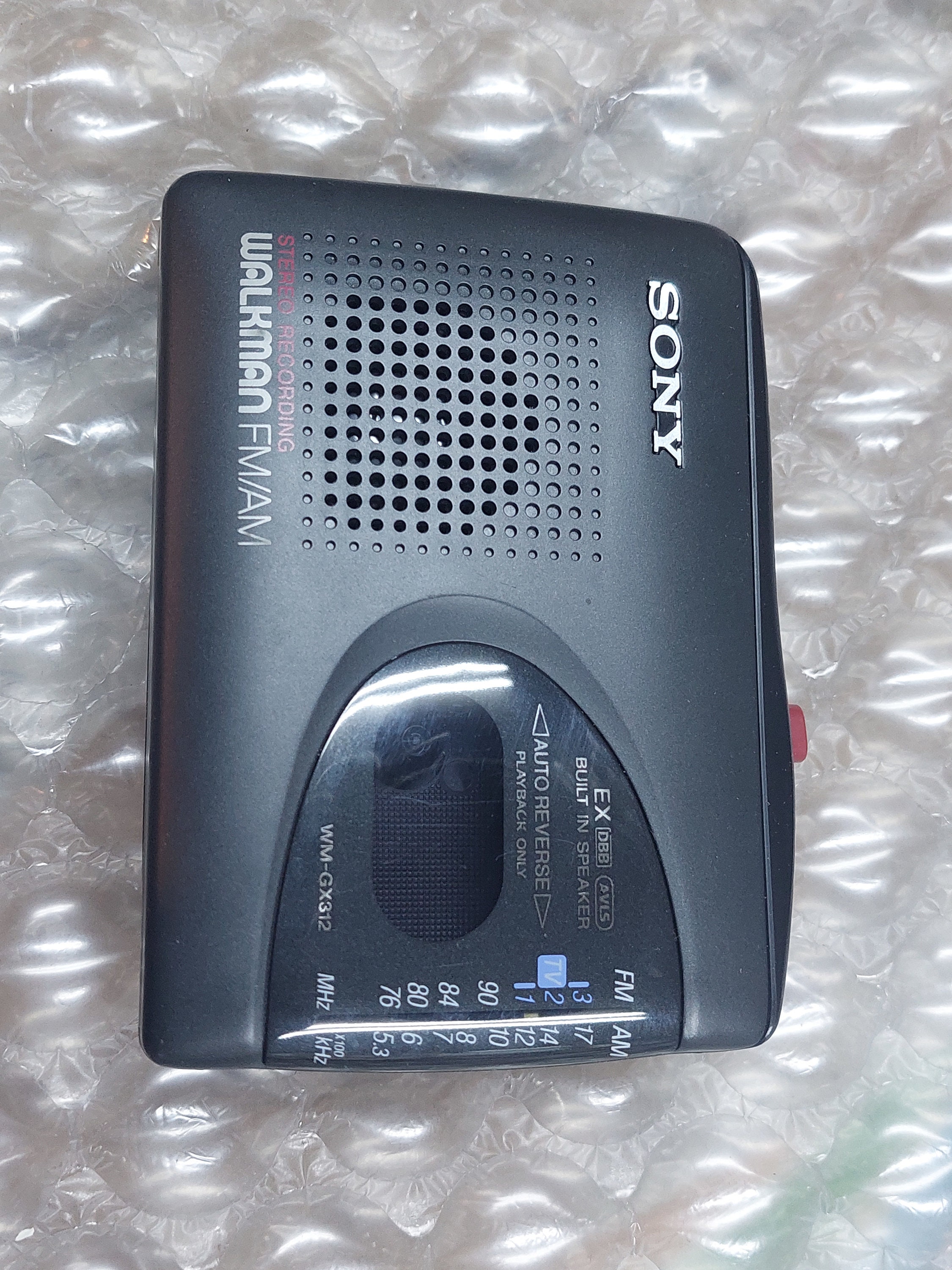Sony Walkman Cassette Player/recorder FM/AM Radio WM-GX302 W / Box