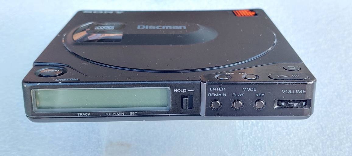 Vintage Sony Discman D-150 Portable CD Player W/ Hard Case