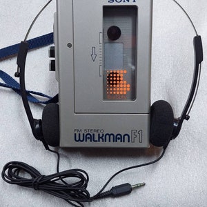 Sony F1 vintage early 1980's Silver Cassette Walkman FM