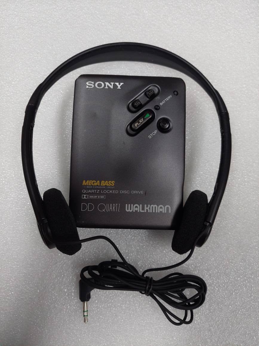 SONY WALKMAN DD QUARTZ 初々しく カセットプレーヤー WM-DD33