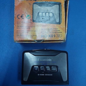 Panasonic RQ-X01 Personal Cassette Player w / Original box *** as is ***