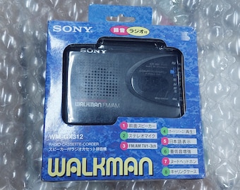 Sony Walkman Cassette Player/Recorder FM/AM Radio WM-GX302 w / box & manual