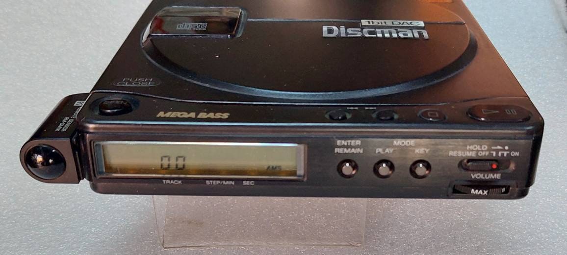 Vintage Sony Disman Portatile Cd E Lettore Mp3 Dagli Anni '90 Completano Il  Frame Rate Archivi Video - Video di musica, sfondo: 268632613