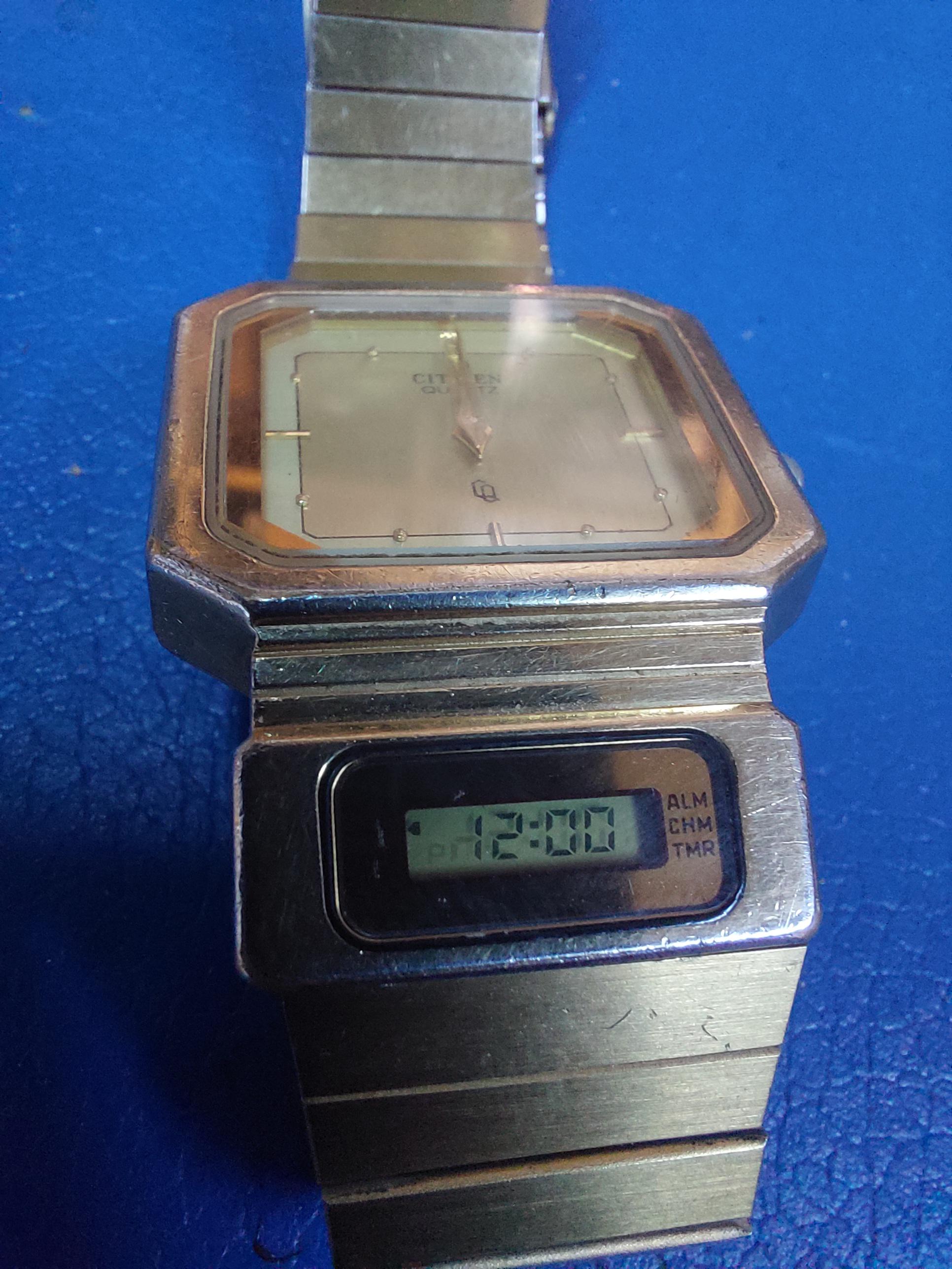 ◇CITIZEN 古いクオーツ アナデジ 金色 [8962-084942TA] 美品*