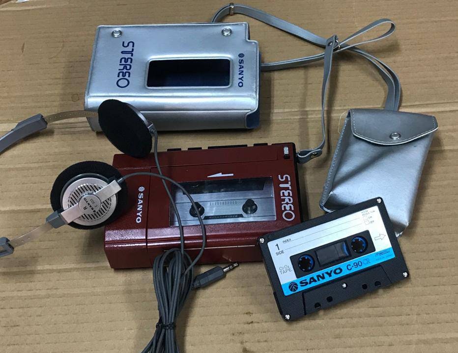 SANYO
サンヨー
ファンヒーター
石油
暖房
CFH-U321C
動作品 Vintage Very Rare Sanyo M4440 Stereo Cassette Player Walkman