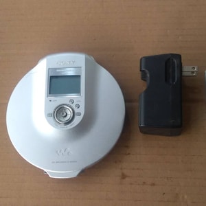 【動作品】SONY ポータブルCDプレーヤー D-NE900
