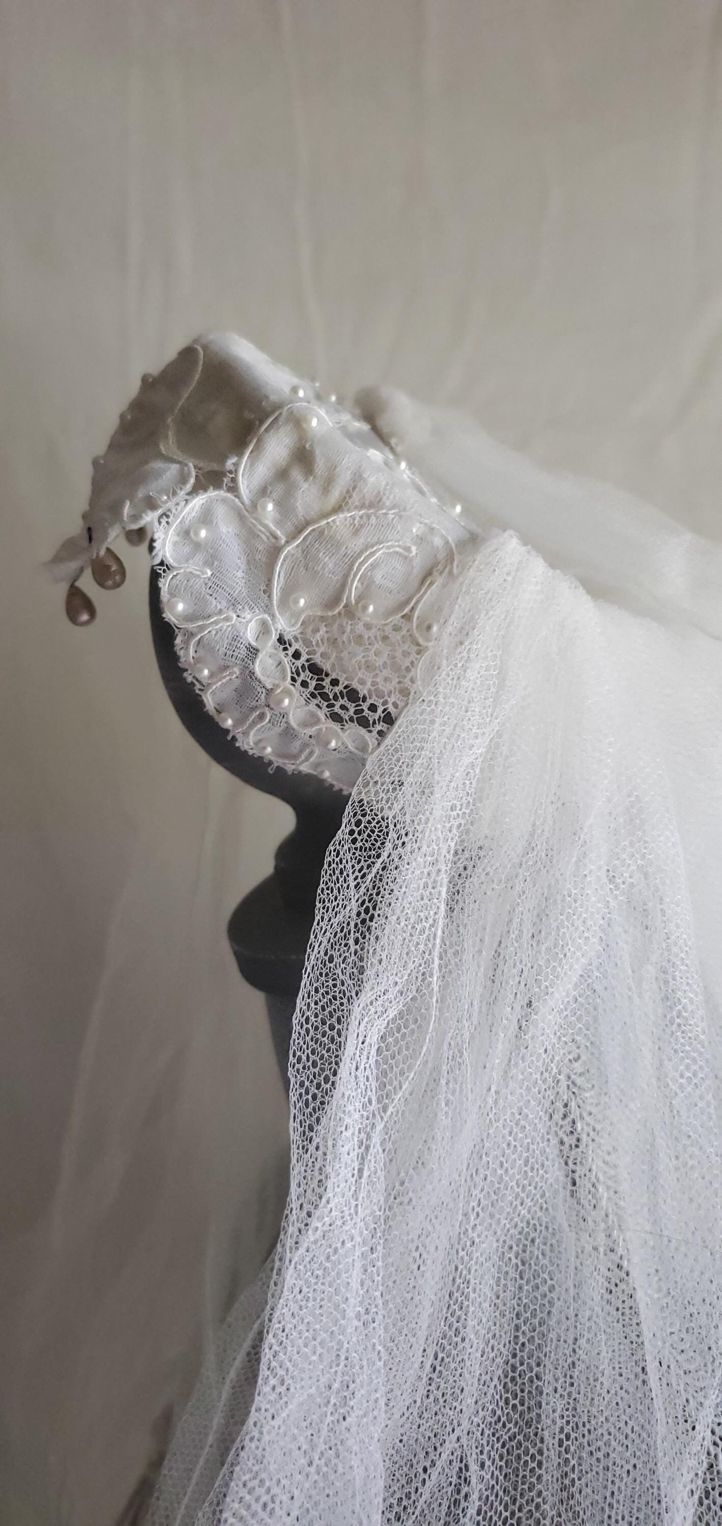 Elegant Lace mid back veil Chantilly Lace Mantilla Wedding Veil, Knee Length in Off  main image 4