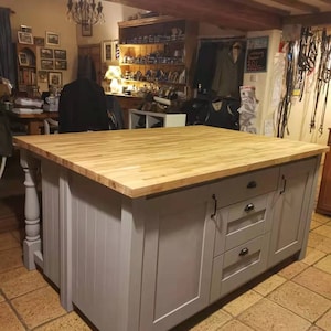 large bespoke kitchen island (The Bicester)