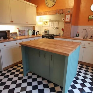 kitchen island for back and front seating (The Pembroke)