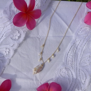 Hawaiian shell necklace