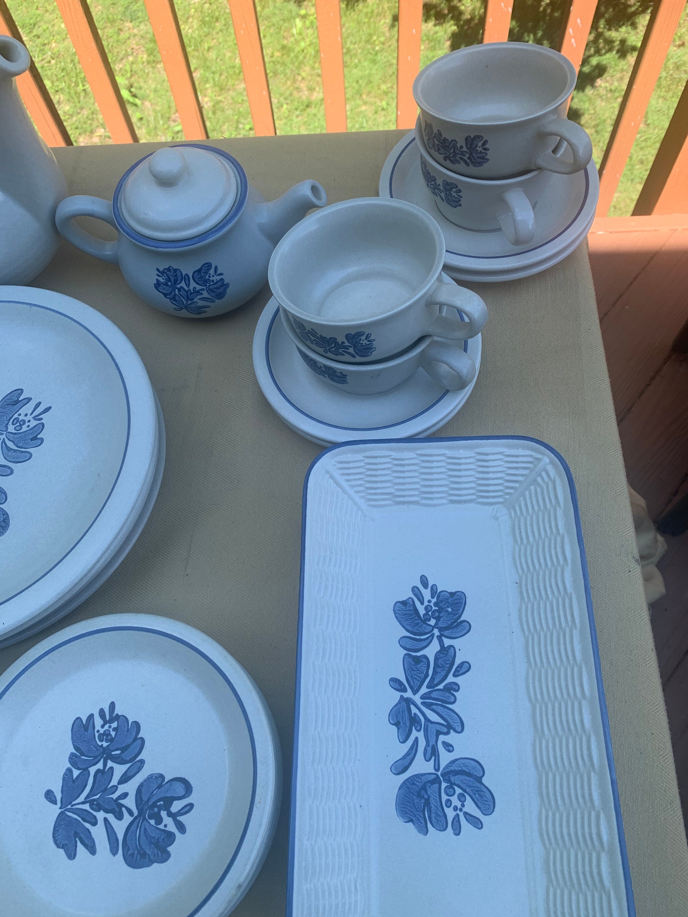 Vintage Pfaltzgraff Yorktowne 31 Piece Dinnerware Set Etsy