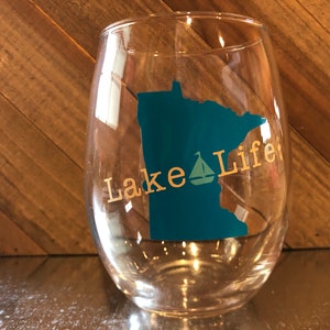 MN Lake Life Wine Glass