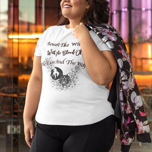 A Discovery Of Witches T-Shirt, Beware The Witch With The Blood of The Lion And The Wolf. Witch & Vampire, All Souls, Diana Bishop.