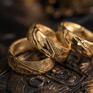 Yellow Gold Hammered Damascus Steel Ring Band 8mm Ring Men Wedding Ring ...