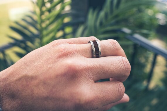 Riddles mens wedding bands online