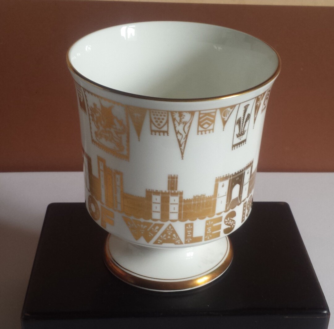 おすすめ Prince Coalport of Etsy - 1969 Goblet Investiture Wales ウェッジウッド