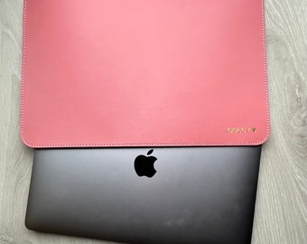 Étui MacBook en cuir rose 13", cadeau en cuir personnalisé, cadeau personnalisé du 3e anniversaire en cuir, cadeau de graduation pour fille