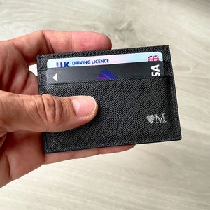 Gepersonaliseerde zwarte kaarthouder, aangepaste portemonnee voor heren, cool verjaardagscadeau, berichtcadeau voor vriend, cadeau voor werkgevers