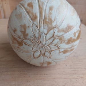 Production of ceramic fountain or decorative balls