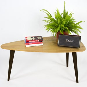 Eikenhouten tafel, ambachtelijk, massief, salontafel, bijzettafel, eikenhouten tafel, bijzettafel, lage tafel, koffietafel, koffietafel, tafel, bank