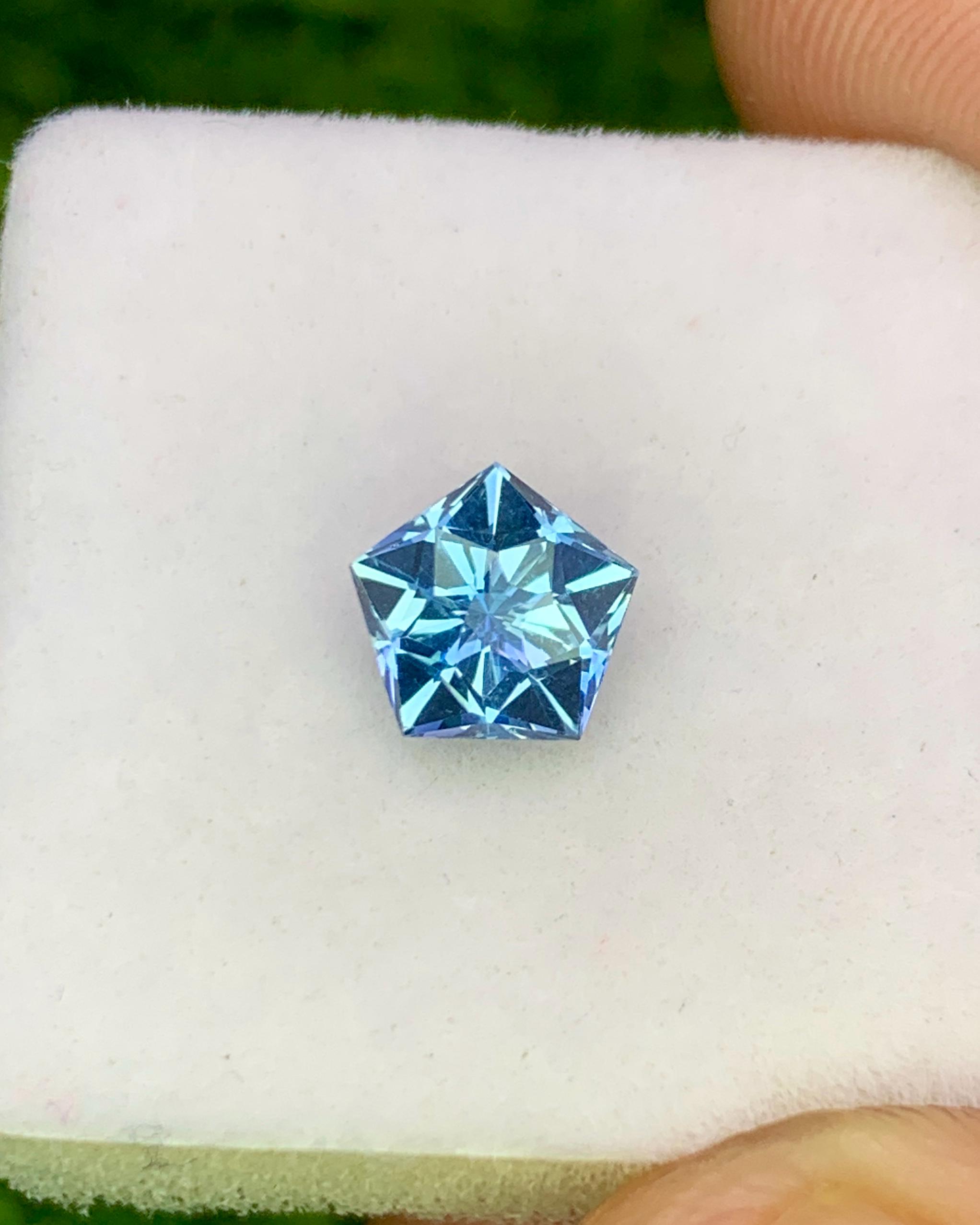 天然アクアマリン 0.68カラット 6.2x6.2mm 五角形ファセットカット宝石