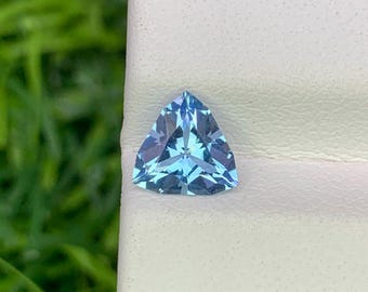 Naturlig akvamarin 0,64 karat 6 x 6 mm triljonformad fasetterad ädelsten