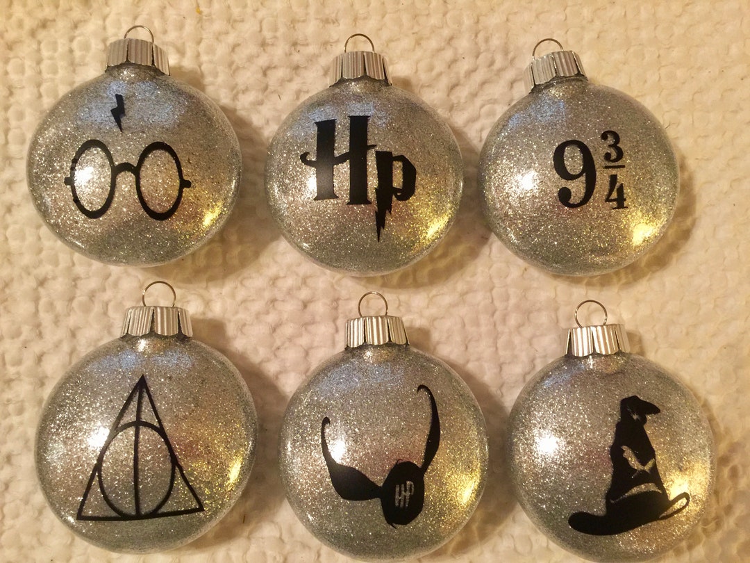Harry Potter DIY ornaments cricut vinyl Christmas glitter Dobby