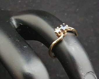 Vintage 9 Karat Gold Diamant und Saphir Duett, Cross over, Ring. Birmingham 1986 Größe G