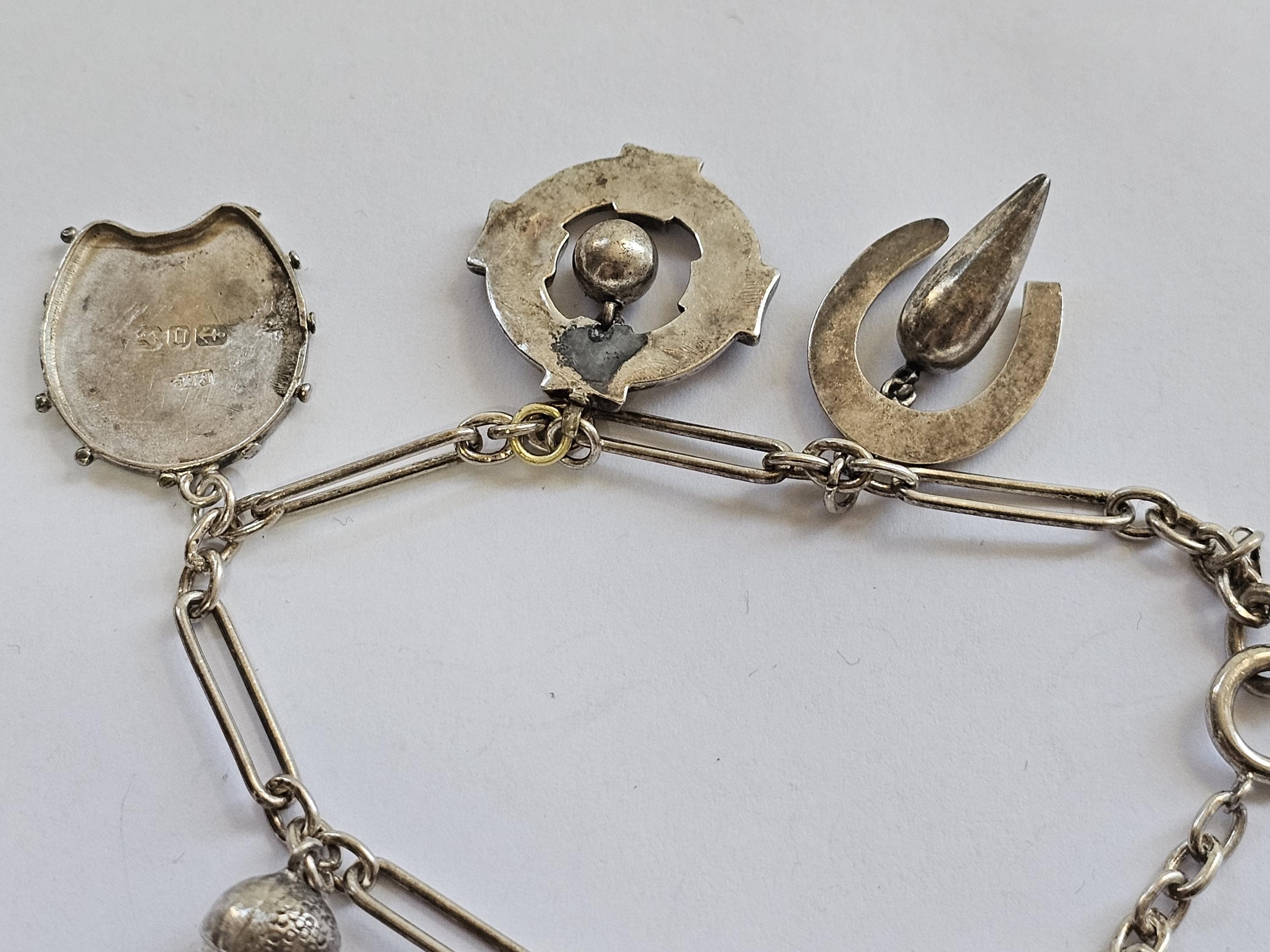 ビクトリア朝のシルバーチャームブレスレット、バーミンガム、1888年