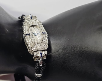 Art-Deco-Damendiamant- und Saphir-Cocktailuhr, Platin, Auswahl an Riemen, um 1925, gewartet und in einwandfreiem Zustand