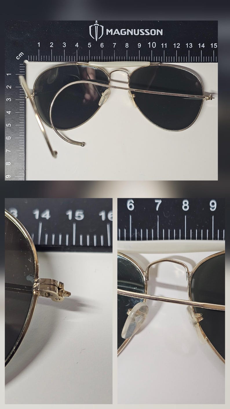 Pu&ograve; includere: Occhiali da sole stile aviatore con montatura in metallo dorato e lenti scure. Gli occhiali misurano circa 15 cm di larghezza. L'immagine include dettagli in primo piano delle cerniere e dei naselli. Un righello &egrave; sullo sfondo.