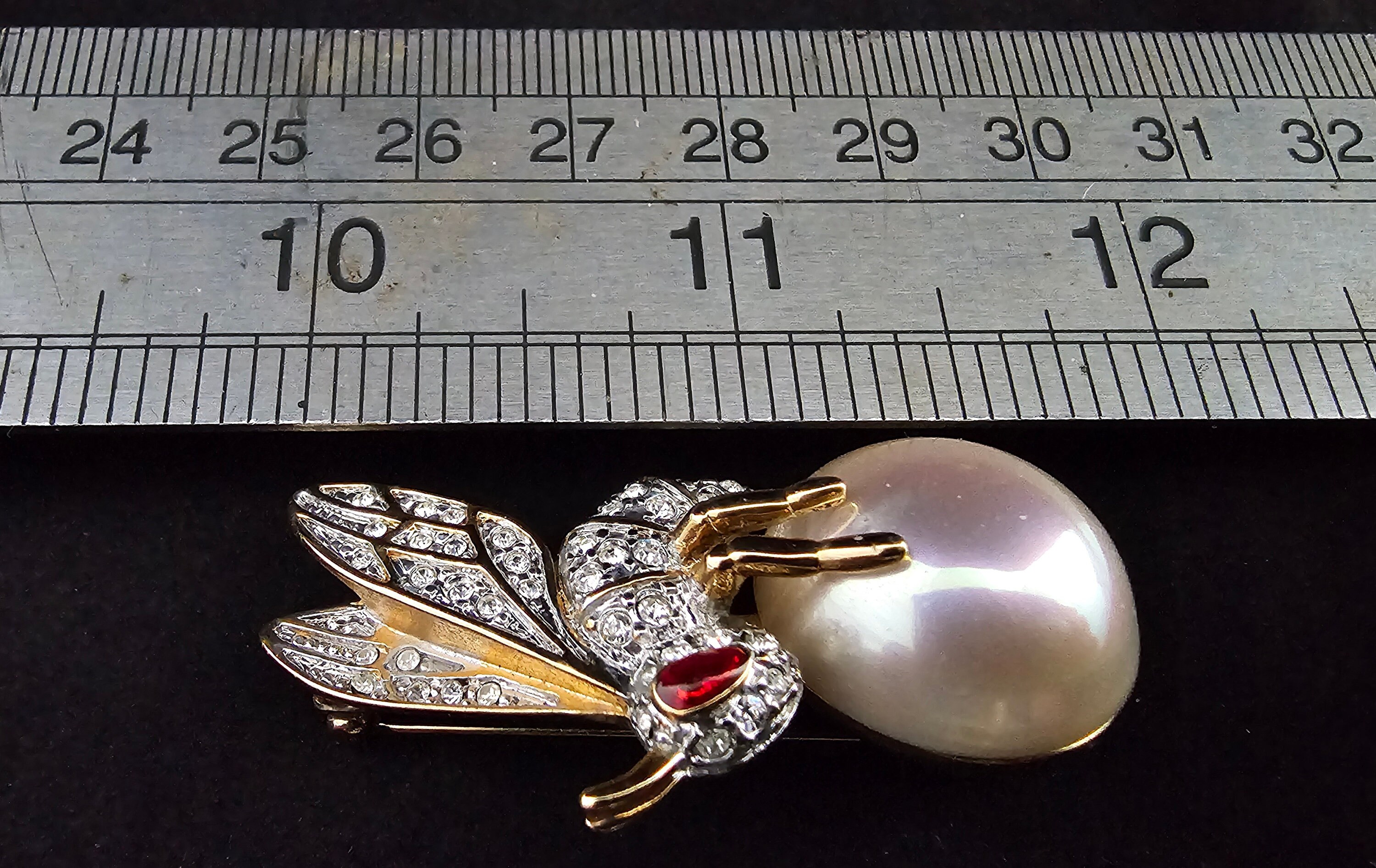 Highly Unusual Vintage Butler & Wilson Wasp Brooch, Diamanté, Cabochon Stones, Approximately 1 X 2 Inches, Circa 1980s - Etsy Highly Unusual Vintage Butler & Wilson Wasp Brooch, Diamanté, Cabochon Stones, Approximately 1 X 2 Inches, Circa 1980s - Etsy