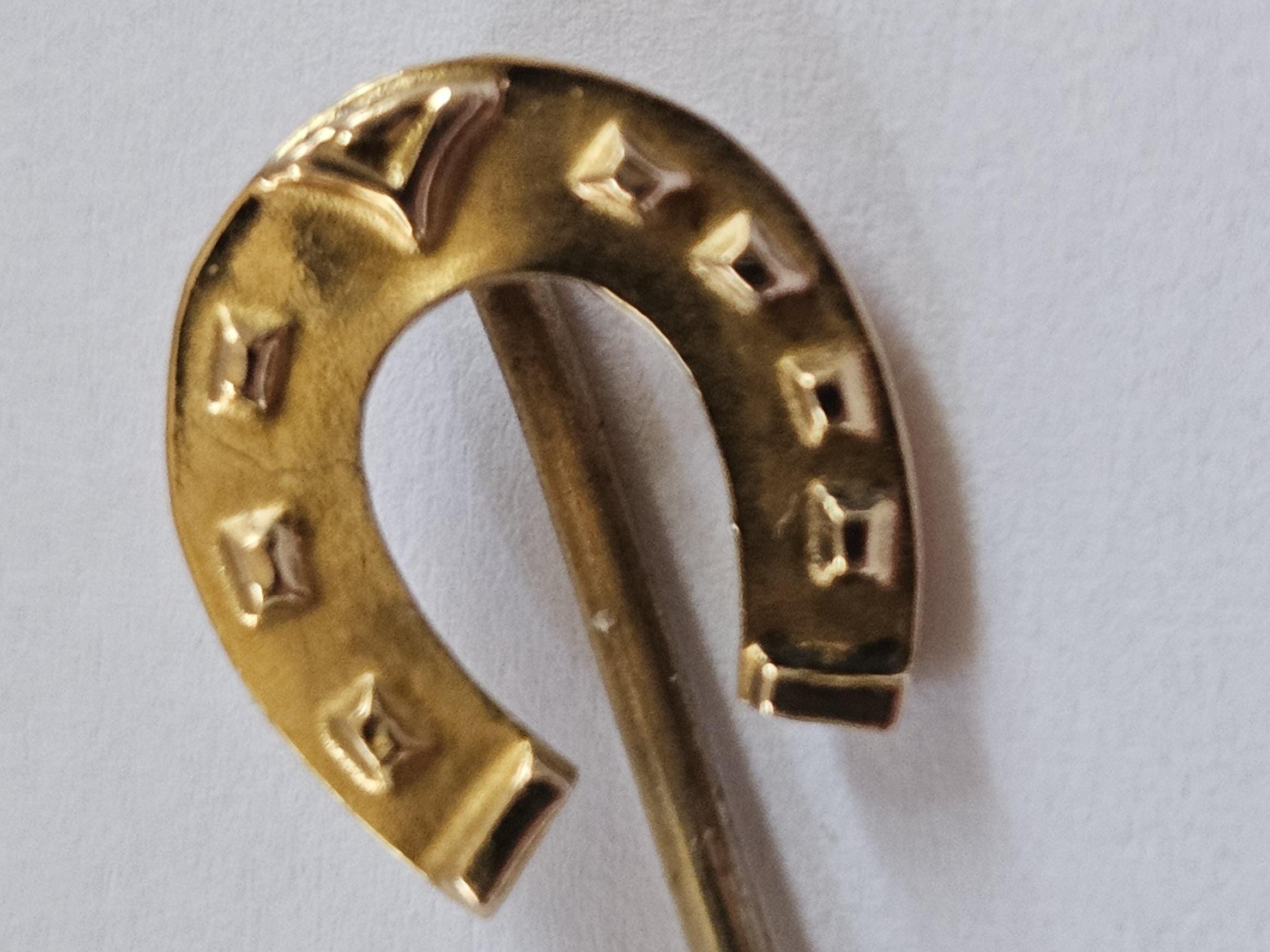 9ct Gold Plated Victorian or Edwardian Horseshoe Shaped Stick Pin 9ct Gold Late Victorian or Edwardian Horseshoe Shaped Stock  main image 4